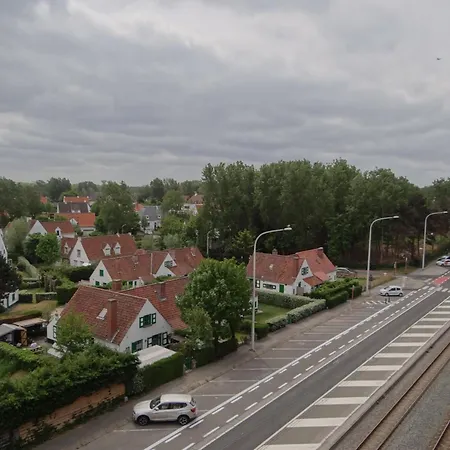 Sunlit Near ニーウポールト