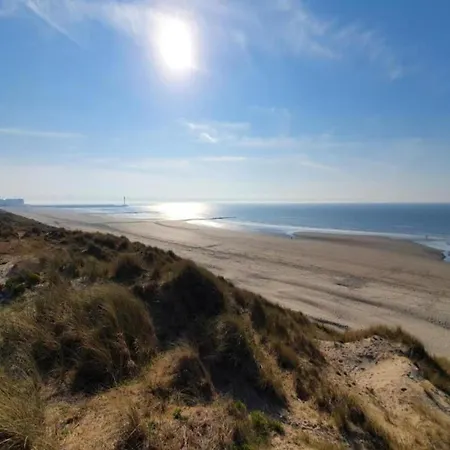 Sunlit Near アパート