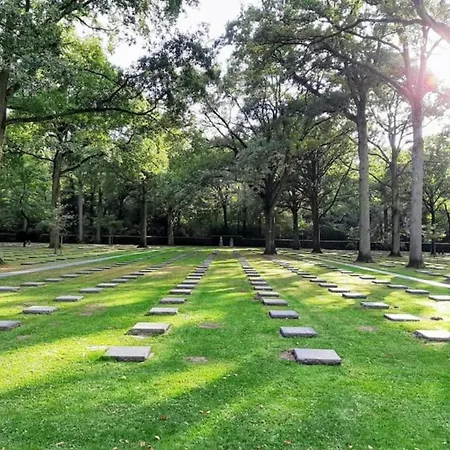 Sunlit Near アパート *